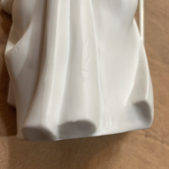 Avon Nativity Collectibles The Shepherd Porcelain Figurine. Excellent Condition. - Picture 9 of 12